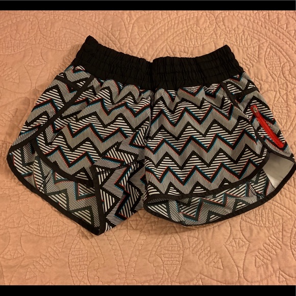 lululemon athletica Pants - Lululemon tracker shorts size 10